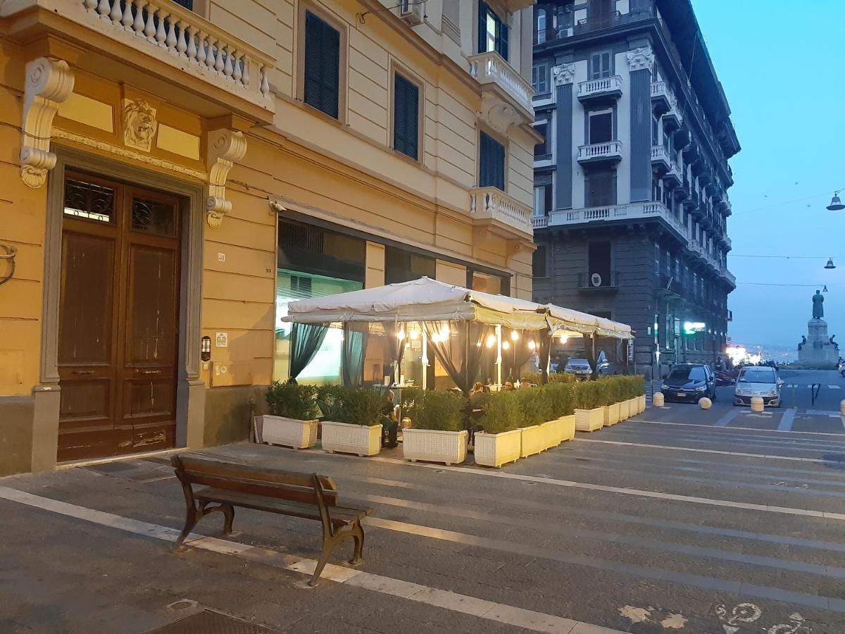 مبيت وإفطار Casa Vittoria Napoli - Santa Lucia المظهر الخارجي الصورة